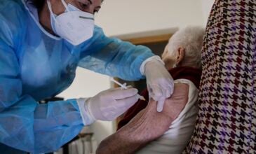 Κορονοϊός: Η Ιταλία ενέκρινε το εμβόλιο της AstraZeneca για τους άνω των 65 ετών
