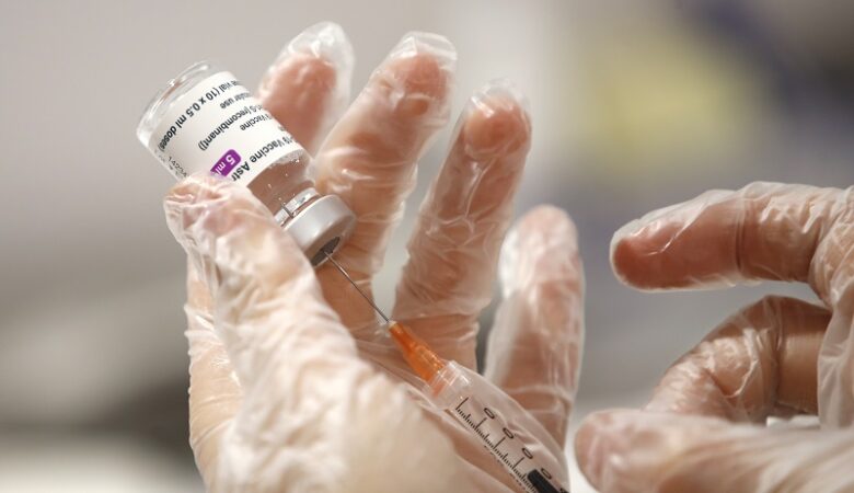 Κορονοϊός: Και στους άνω των 65 ετών το εμβόλιο της AstraZeneca