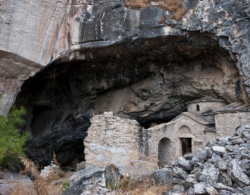 Σπηλιά του Νταβέλη: Τα μυστήρια και οι θρύλοι του διάσημου λήσταρχου