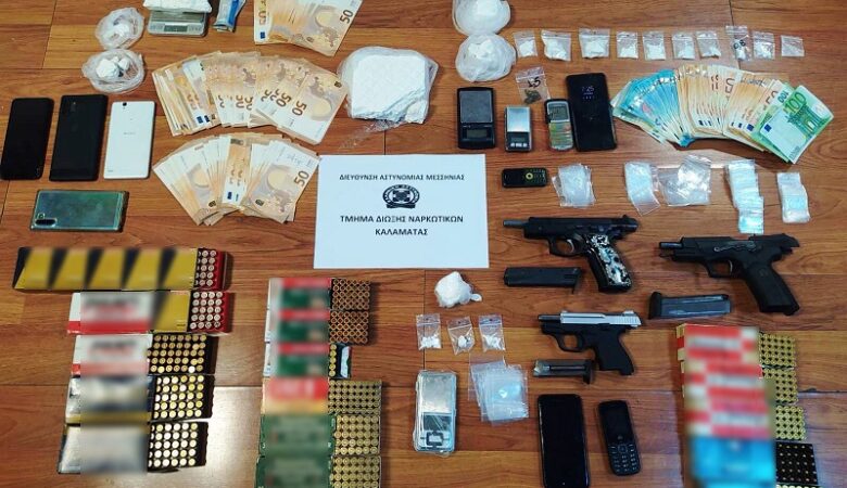 Τρεις συλλήψεις για διακίνηση κοκαΐνης και κατοχή όπλων στην Αθήνα