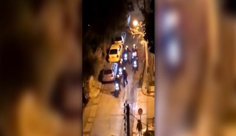 Αστυνομικός σπάει αυτοκίνητο στην Πανόρμου – Δείτε το βίντεο