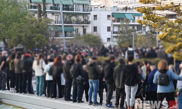 Πλήθος κόσμου στη συγκέντρωση διαμαρτυρίας στη Νέα Σμύρνη