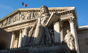 Γαλλία: Η Εθνοσυνέλευση απέρριψε πρόταση μομφής κατά της κυβέρνησης για 17η φορά στο διάστημα του τελευταίου χρόνου