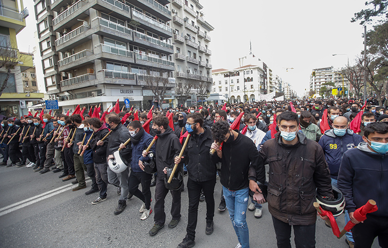 Μολότοφ και χημικά στην φοιτητική πορεία στη Θεσσαλονίκη