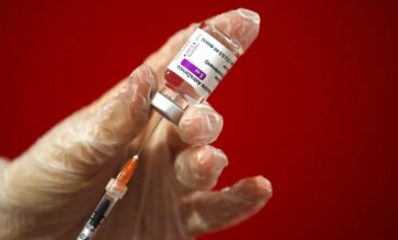 Κορονοϊός: Σοβαρές αλλεργίες στις ενδεχόμενες παρενέργειες του εμβολίου της AstraZeneca