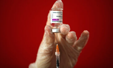 AstraZeneca: Πρώτη περίπτωση θρόμβωσης σε άνδρα μετά τον εμβολιασμό