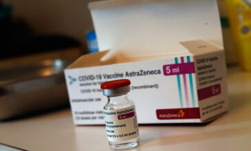 Εμβόλιο AstraZeneca: Δεν αναστέλλονται οι εμβολιασμοί στην Ελλάδα – Στο κόκκινο η κατάσταση στο ΕΣΥ