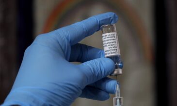 Κορονοϊός: Γιατί δεν ανεστάλησαν οι εμβολιασμοί με το εμβόλιο της AstraZeneca στην Ελλάδα