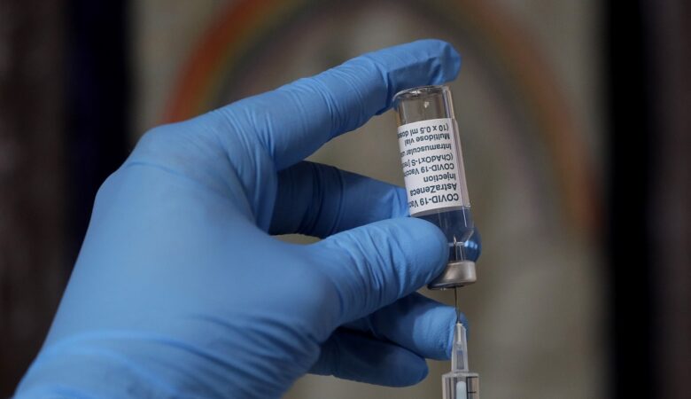 Κορονοϊός: Γιατί δεν ανεστάλησαν οι εμβολιασμοί με το εμβόλιο της AstraZeneca στην Ελλάδα