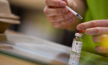 Κορονοϊός: «Πράσινο φως» για το εμβόλιο της AstraZeneca στους άνω των 65 ετών στον Καναδά