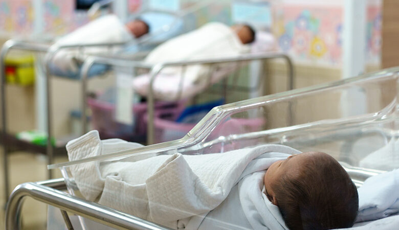 Μόσιαλος: Βρέφη από εμβολιασμένες μητέρες στο Ισραήλ γεννήθηκαν με αντισώματα για τον κορονοϊό