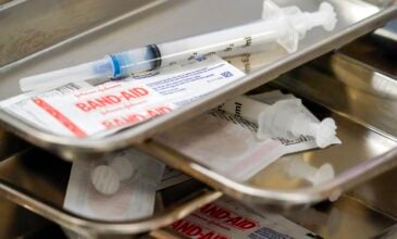 Κορονοϊός: Δύο σοβαρά περιστατικά επιπλοκών μετά το εμβόλιο της AstraZeneca στη Δανία
