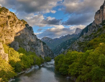 Αώος: Το μοναδικό ποτάμι της Ελλάδας που καταλήγει σε ξένη θάλασσα