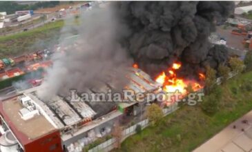 Υπό έλεγχο η φωτιά σε εργοστάσιο στο Σχηματάρι