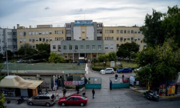 Κορονοϊός: Εικόνες σοκ με διασωληνωμένους εκτός ΜΕΘ στο Γενικό Νοσοκομείο Νίκαιας