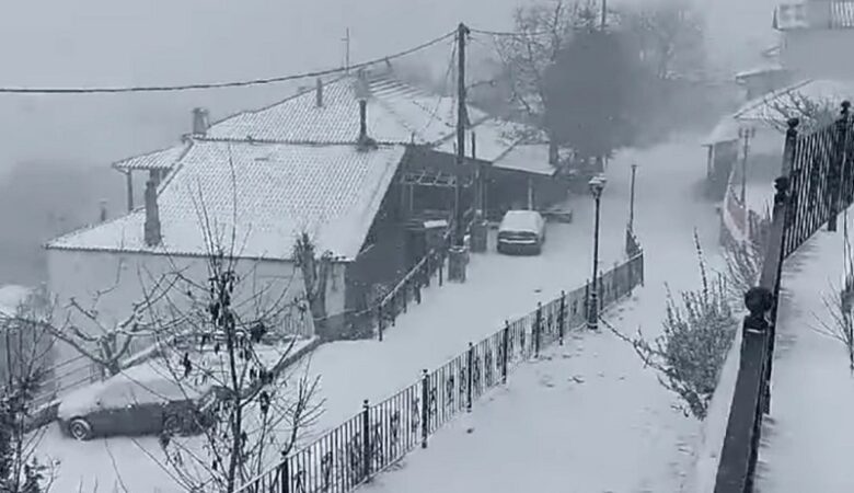Χιόνια στα ορεινά της Λάρισας – Πλημμύρες στην Καρδίτσα