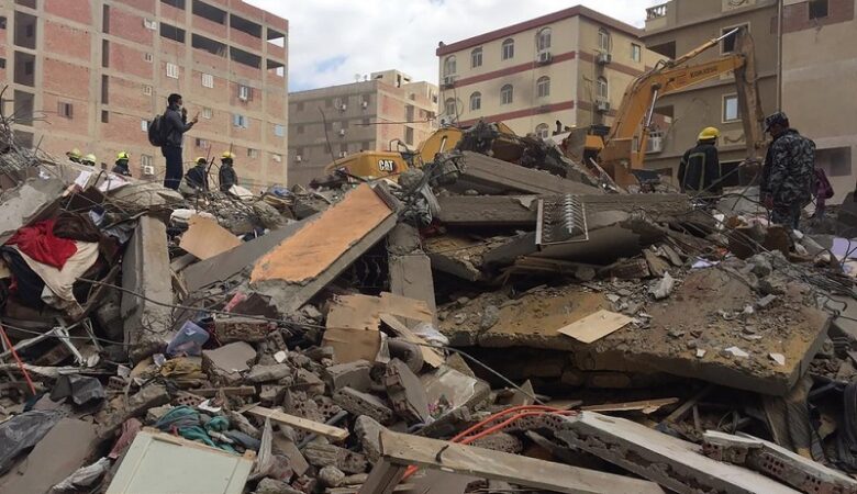 Πολύνεκρη τραγωδία από κατάρρευση πολυκατοικίας στην Αίγυπτο
