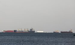 Δεκαέξι ελληνικά πλοία είναι στην αναμονή στην Διώρυγα του Σουέζ