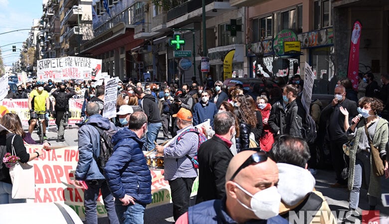 Διαμαρτυρία υγειονομικών στο Υπουργείο Υγείας – Δείτε εικόνες