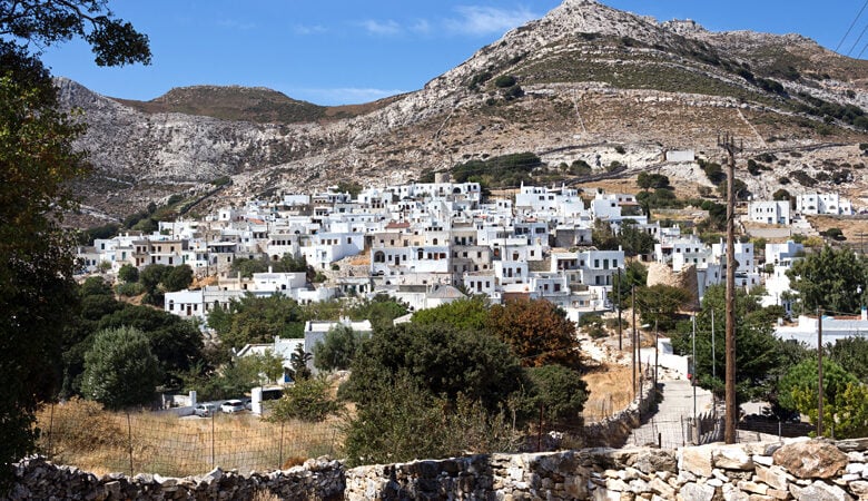 Το χωριό των Κυκλάδων που ξεχωρίζει γιατί έχει κάτι από Κρήτη