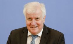 Κορονοϊός: Ο Γερμανός υπουργός Εσωτερικών αρνήθηκε να εμβολιαστεί με AstraZeneca