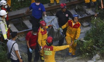 Ταϊβάν: Φορτηγό έπεσε από πλαγιά στις γραμμές προκαλώντας την τραγωδία