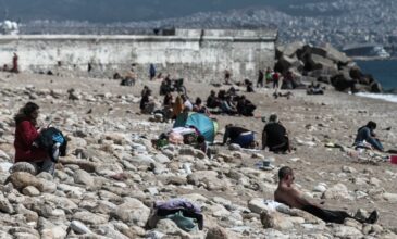 Lockdown: Στις παραλίες και στα πάρκα οι Αθηναίοι για μία «ανάσα» – Δείτε εικόνες