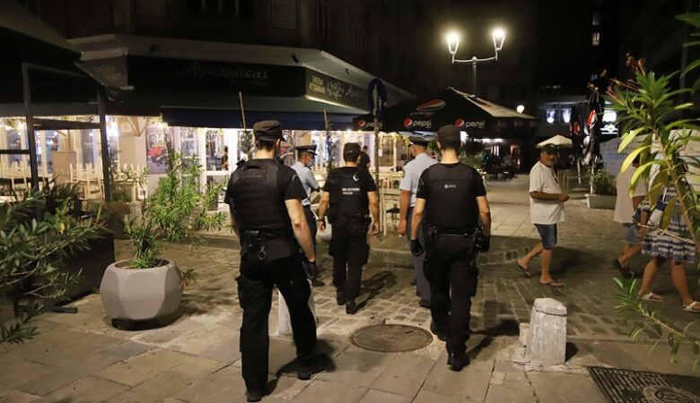 Lockdown: Δεκάδες συλλήψεις και πρόστιμα 1,2 εκατ. ευρώ για παραβίαση των μέτρων