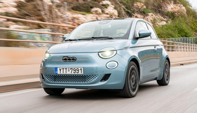 Το ηλεκτρικό Fiat 500 που «τραγουδά» ελληνικές επιτυχίες