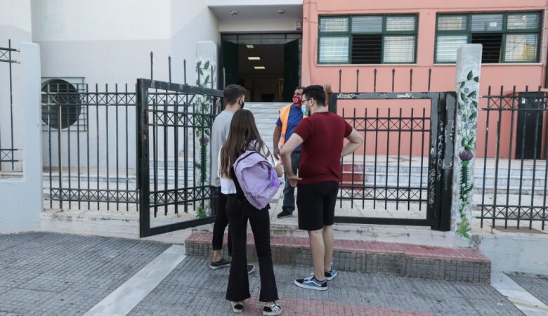 Lockdown: Το άνοιγμα των σχολείων στο επίκεντρο της επιτροπής των ειδικών την Τετάρτη