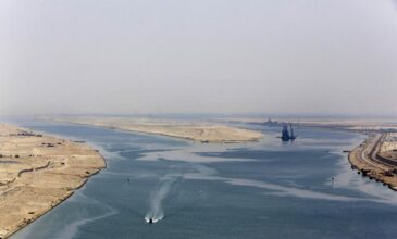 Νέο πρόβλημα στην διέλευση πλοίων στη Διώρυγα του Σουέζ