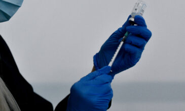 Κορονοϊός: 5,8 εκατ. εμβολιασμοί έως το τέλος Μαΐου – Τι θα ισχύει με το πιστοποιητικό εμβολιασμού