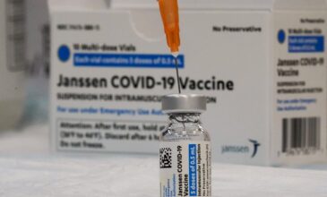 Κορονοϊός: Ο ΕΜΑ επανεξετάζει το εμβόλιο της Johnson & Johnson για πιθανές θρομβώσεις