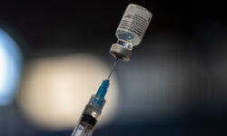 Κορονοϊός: Ο ΠΟΥ συστήνει την χορήγηση του εμβολίου της Pfizer σε παιδιά 5-11 ετών