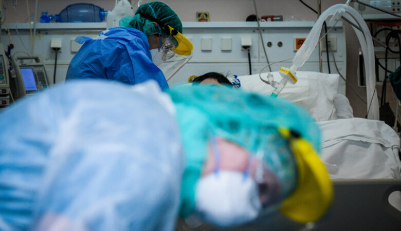 Κορονοϊός: Πώς επιτίθεται σε πνεύμονες και άλλα ανθρώπινα όργανα οδηγώντας στον θάνατο