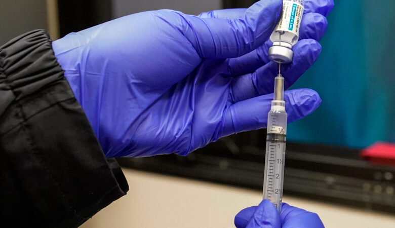 Κορονοϊός: Μια δόση εμβολίου μειώνει σχεδόν στο μισό τον κίνδυνο μετάδοσης μέσα στο σπίτι