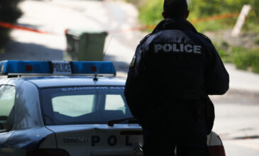 Αστυνομικός τραυματίστηκε προσπαθώντας να συλλάβει δύο διαρρήκτες στα Πετράλωνα