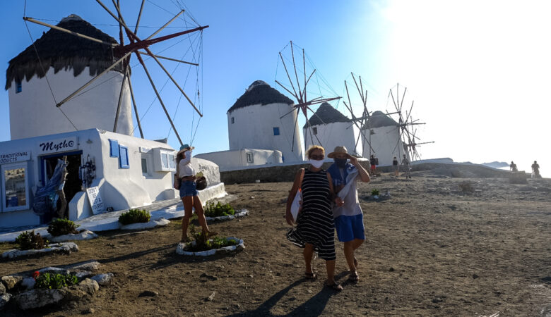 Πλημμύρισαν τους ελληνικούς προορισμούς οι Ελληνες ταξιδιώτες στο δίμηνο Ιουλίου – Αυγούστου