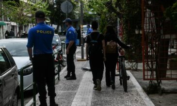 Lockdown: Πλήθος κόσμου σε αρκετές πλατείες – Νέα «κορονοπάρτι» στο κέντρο της Αθήνας