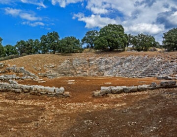 Πώς είναι σήμερα η άγνωστη αρχαία πόλη με τον βασιλιά που δεν έπρεπε να τον δει ο ήλιος