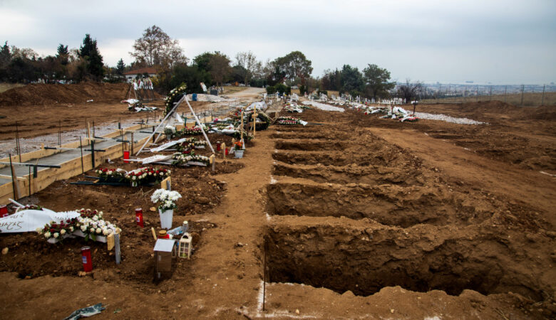 Κορoνοϊός: Ανοίγουν νέους τάφους στα κοιμητήρια Ωραιοκάστρου στη Θεσσαλονίκη