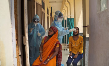 Ινδία: Ενάμιση εκατομμύριο άνθρωποι προσβλήθηκαν από τον ιό σε μια εβδομάδα