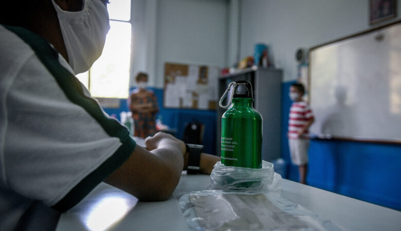 Προειδοποιεί ο Παυλάκης για τα σχολεία: Όλα τα παιδιά θα κολλήσουν – Να το ξανασκεφτεί το υπουργείο Παιδείας