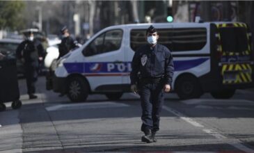 Νεκρή γυναίκα αστυνομικός από επίθεση με μαχαίρι στο Παρίσι