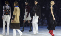 Dior: Οργανώνει ντεφιλέ στην Αθήνα για την παρουσίαση της νέας κολεξιόν