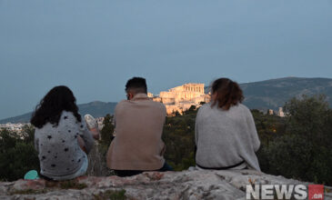 Ειδυλλιακό θέαμα η ροζ πανσέληνος από τους αθηναϊκούς λόφους – Δείτε εικόνες του news.gr