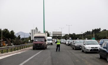 Ουρές χιλιομέτρων και αναστροφές παραβατών στα διόδια