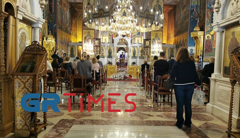 Με κατάνυξη και μάσκες η Ακολουθία των Παθών στη Θεσσαλονίκη – Δείτε βίντεο και εικόνες