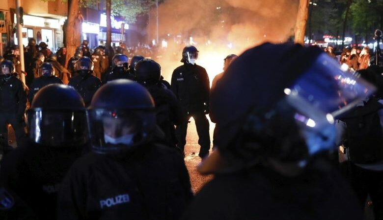 Δεκάδες συλλήψεις στην πορεία για την Εργατική Πρωτομαγιά στο Βερολίνο
