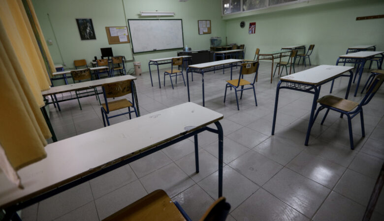 Θεσσαλονίκη: Εξωσχολικοί τραυμάτισαν καθηγήτρια εν ώρα μαθήματος